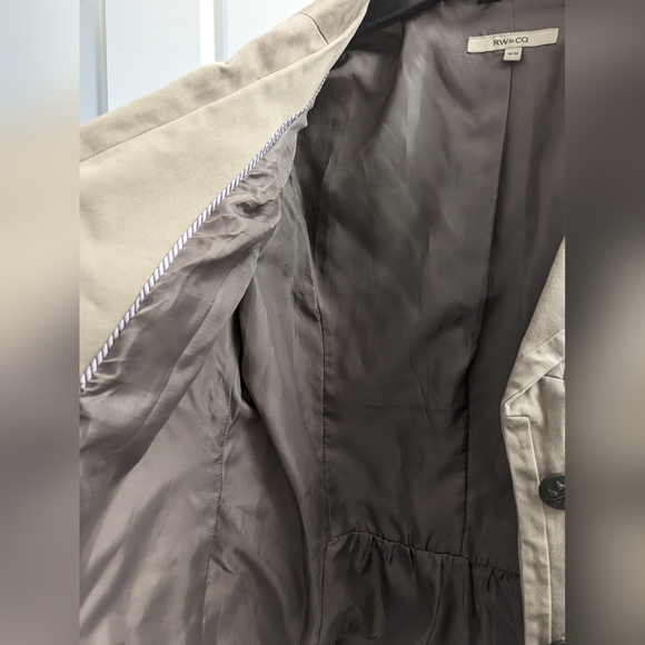 🎉3/$50🎉 RW&CO Cropped Khaki Jacket - Picture 4 of 6